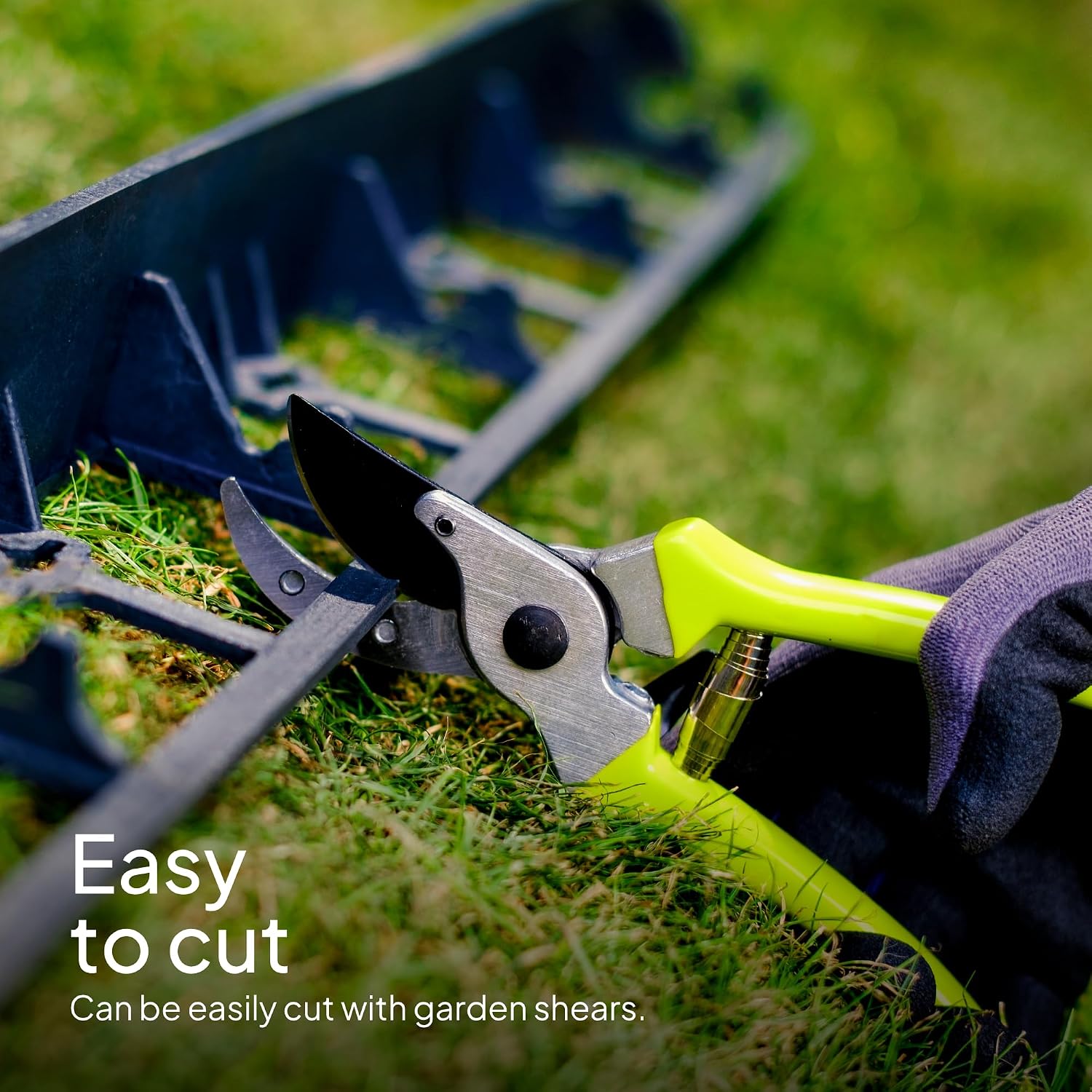 Flexible Lawn Edging 24 m - Invisible Plastic Garden Edge with 100 Securing Pegs - Easy to Use, Weather Resistant - Grass, Flowerbed & Path Border Edging, Height 55 mm, Black